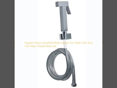 トイレ用冷や温かい水用の衛生用ブラス式ハンドヘルドビデットスプレーヤー